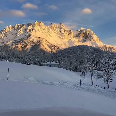 Marie Luise, アパート